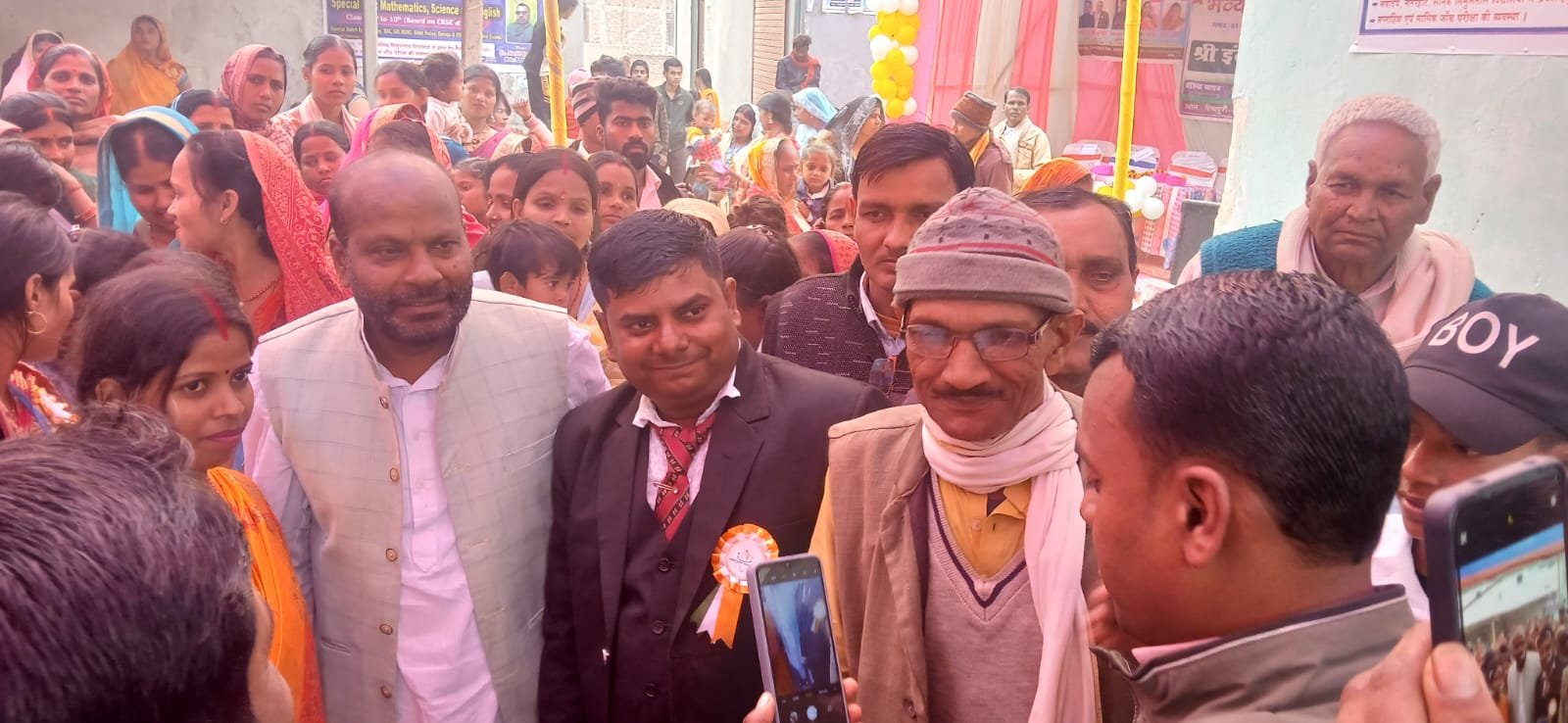 Read more about the article सृष्टि कन्या विवाह सोसाइटी के कार्यक्रम में विधायक ने नव विवाहिता के बीच उपहार का किया वितरण…
